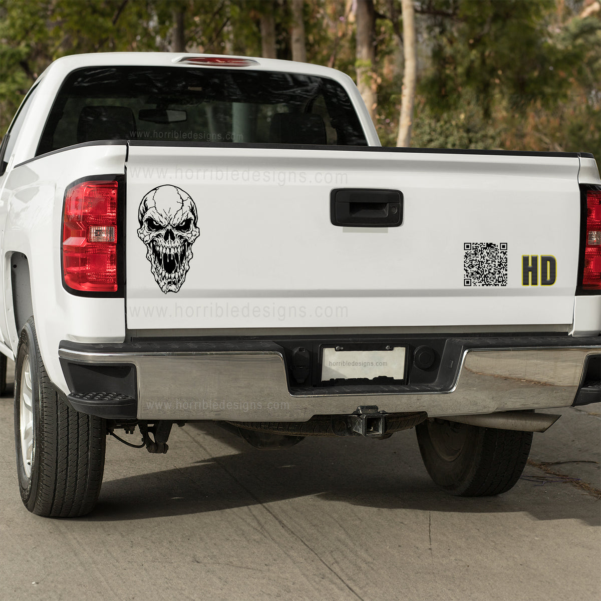 Menacing cracked skull Vinyl decal
